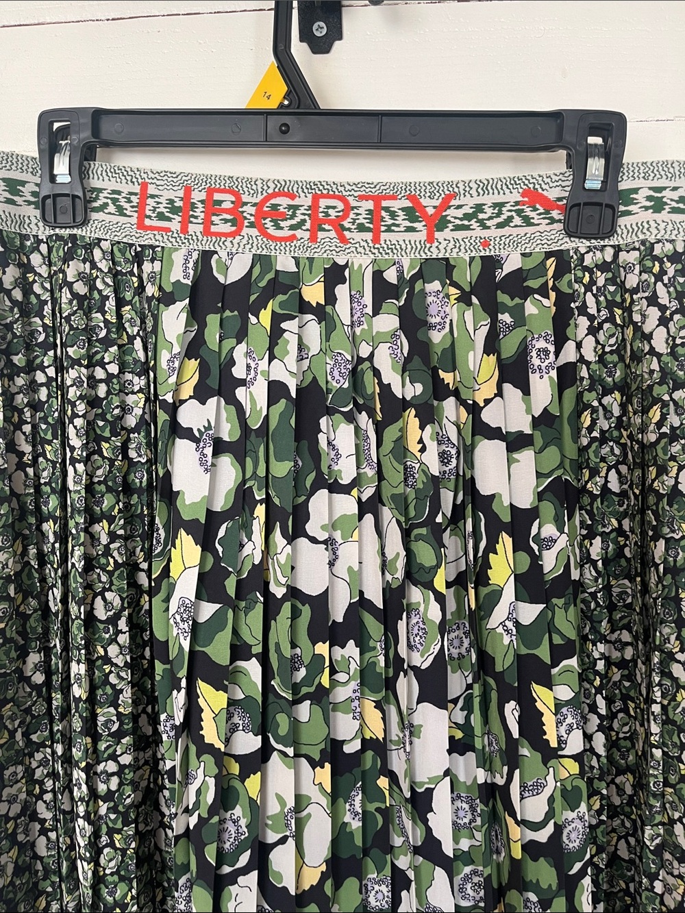 Puma x Liberty pleated skirt size large - Picture 2 of 4